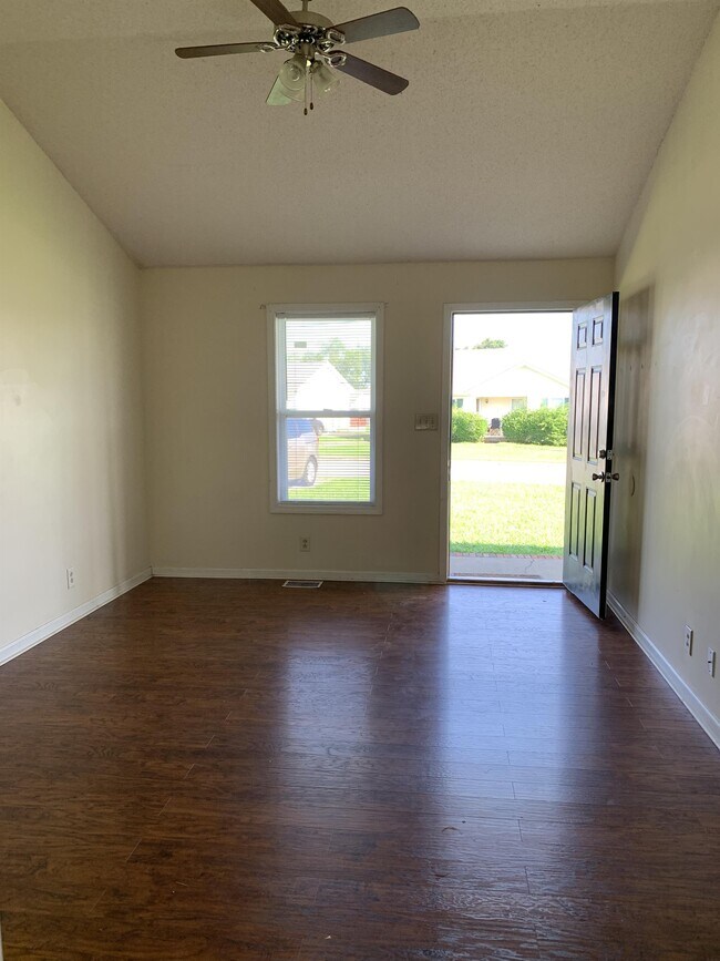 Foto del edificio - 1928 Timberline Cir