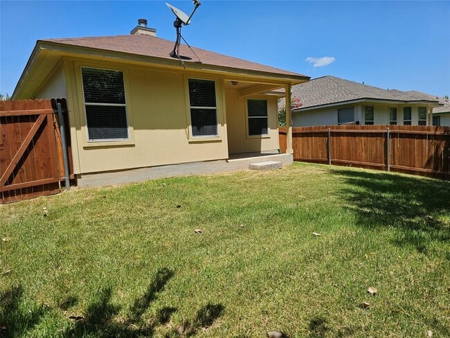 Building Photo - 5605 Bentsen Ln