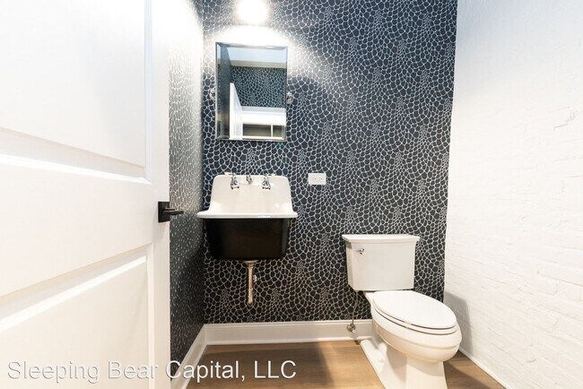 Foto del edificio - 2844 W McLean Ave