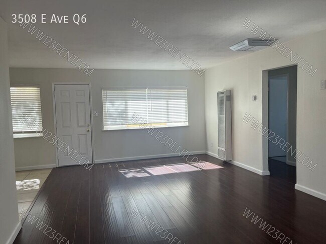 Foto del edificio - 3508 E Ave Q6