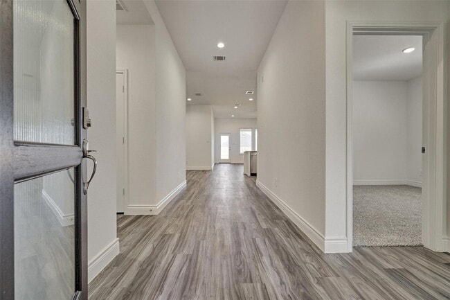 Building Photo - 981 Youth Water Rd