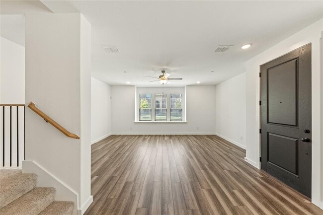 Building Photo - 2724 Parkview Pl