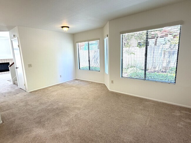 Foto del edificio - Rare Opportunity and Exceptional Value in One of North County's Most Desirable Communities!