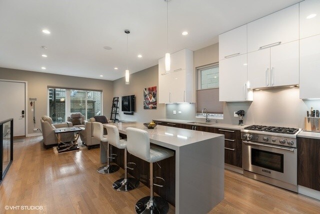 Foto del edificio - 2245 W Armitage Ave