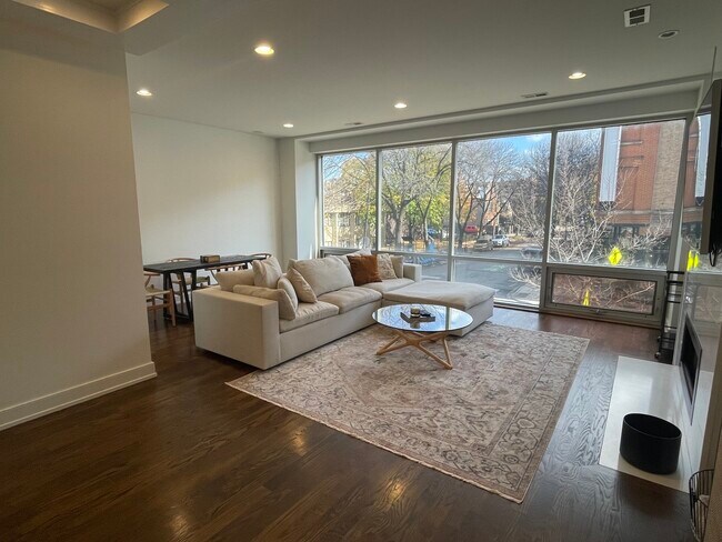 Foto del edificio - 1870 N Damen Ave