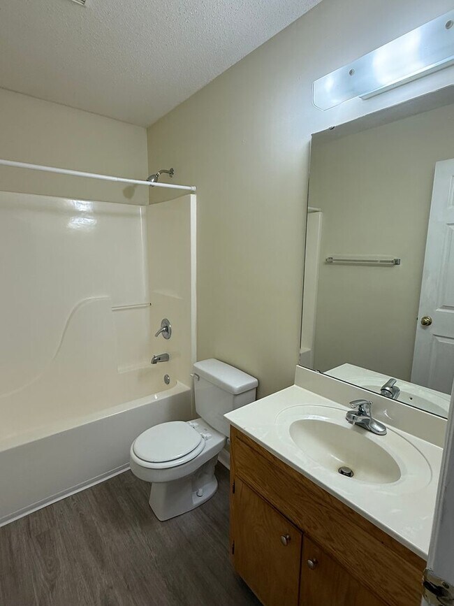 Foto del edificio - Two bedroom, 1 bath apartment in Graham (P...