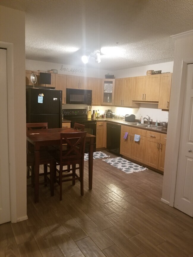 Foto del edificio - 5690 Baywater Dr