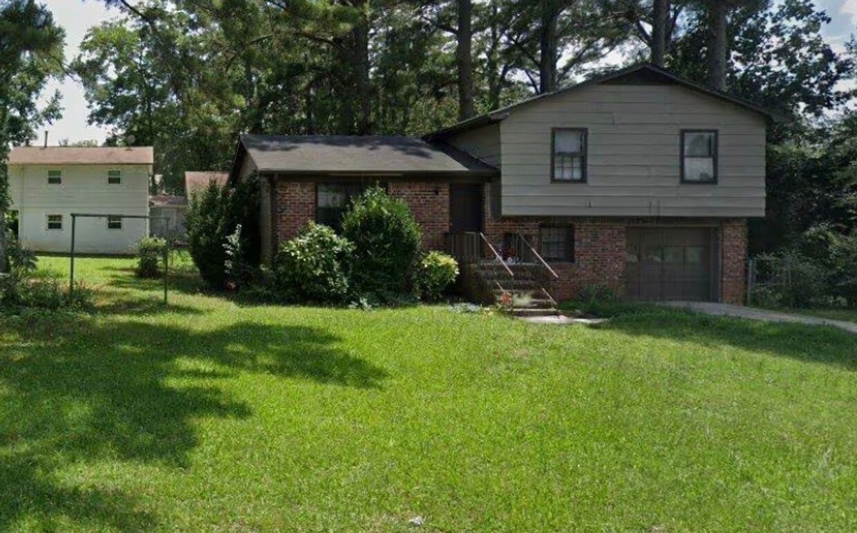 Building Photo - 1703 Pheasant Dr