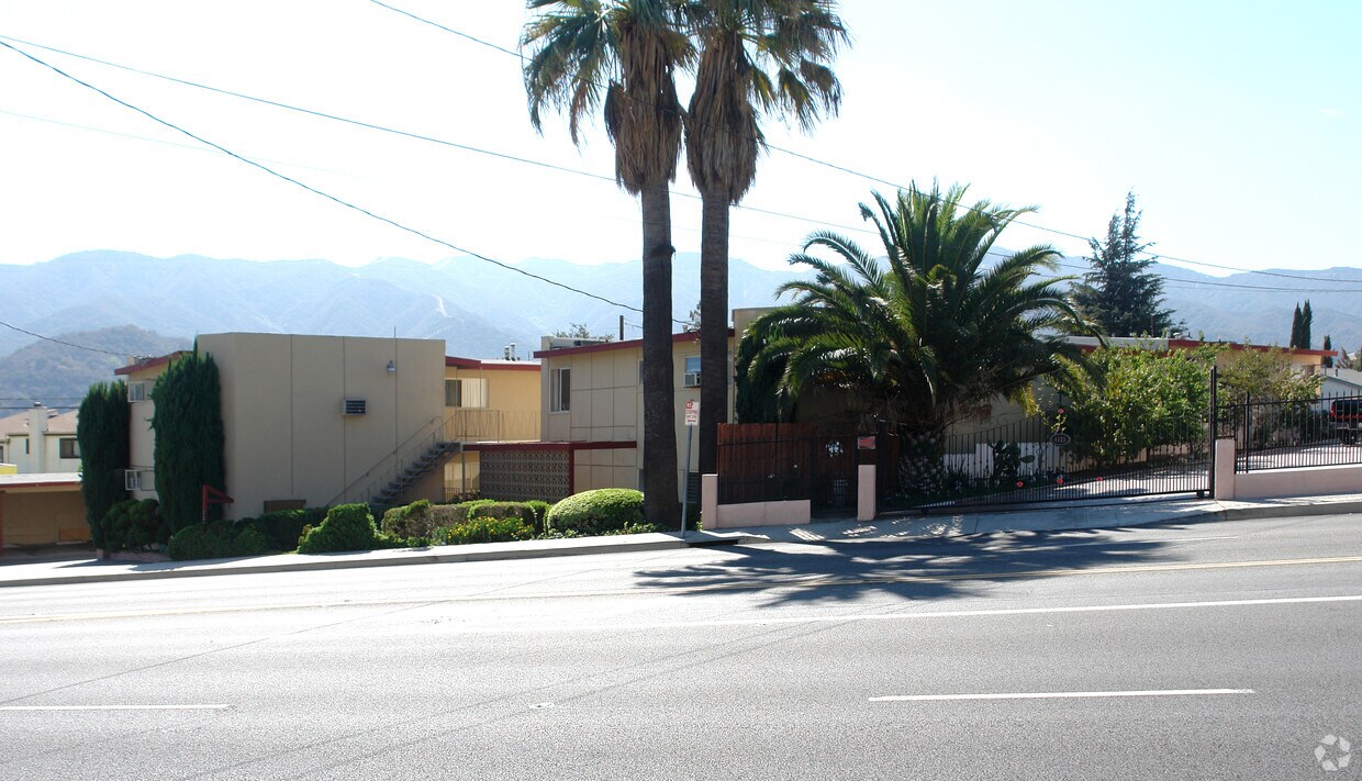 Building Photo - 4133 La Crescenta Ave