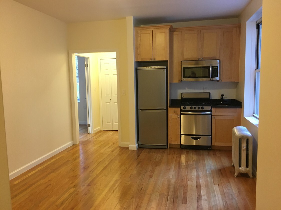 Primary Photo - 115 W 12th St