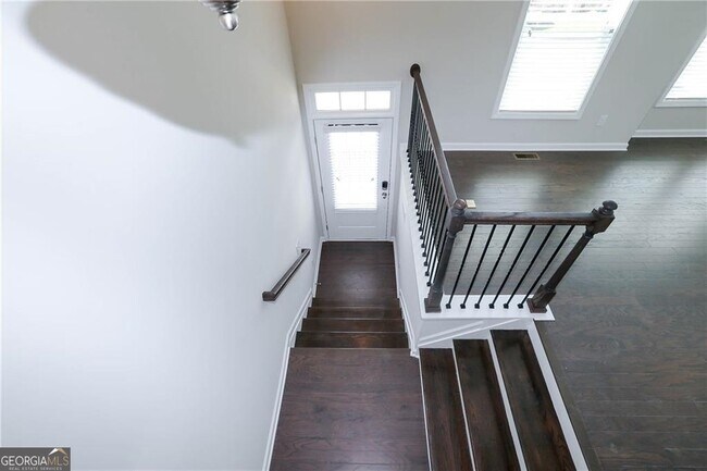 Building Photo - 770 Sunset Park Dr