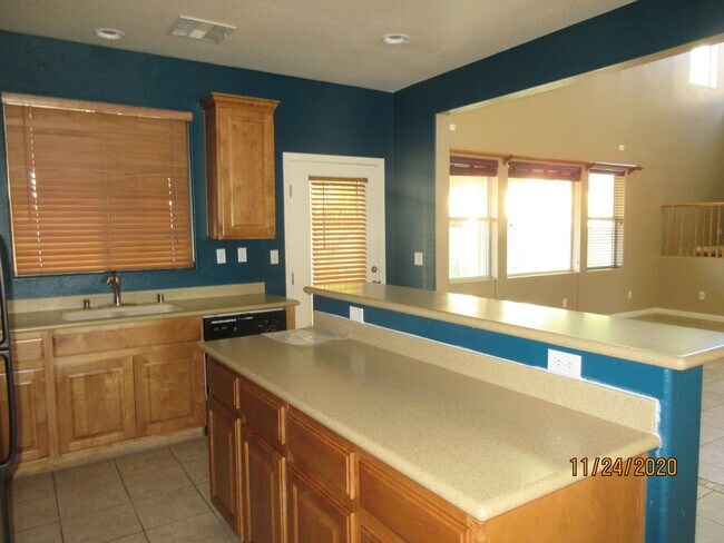 Foto del edificio - 2 Story, 3 BR, 2.5 BA Centennial Hill Area