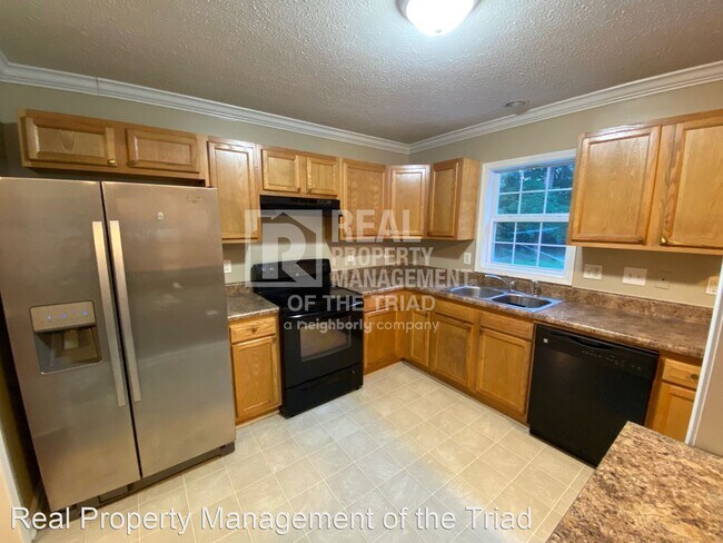 Building Photo - 2 br, 2 bath House - 7613 Flormont Drive