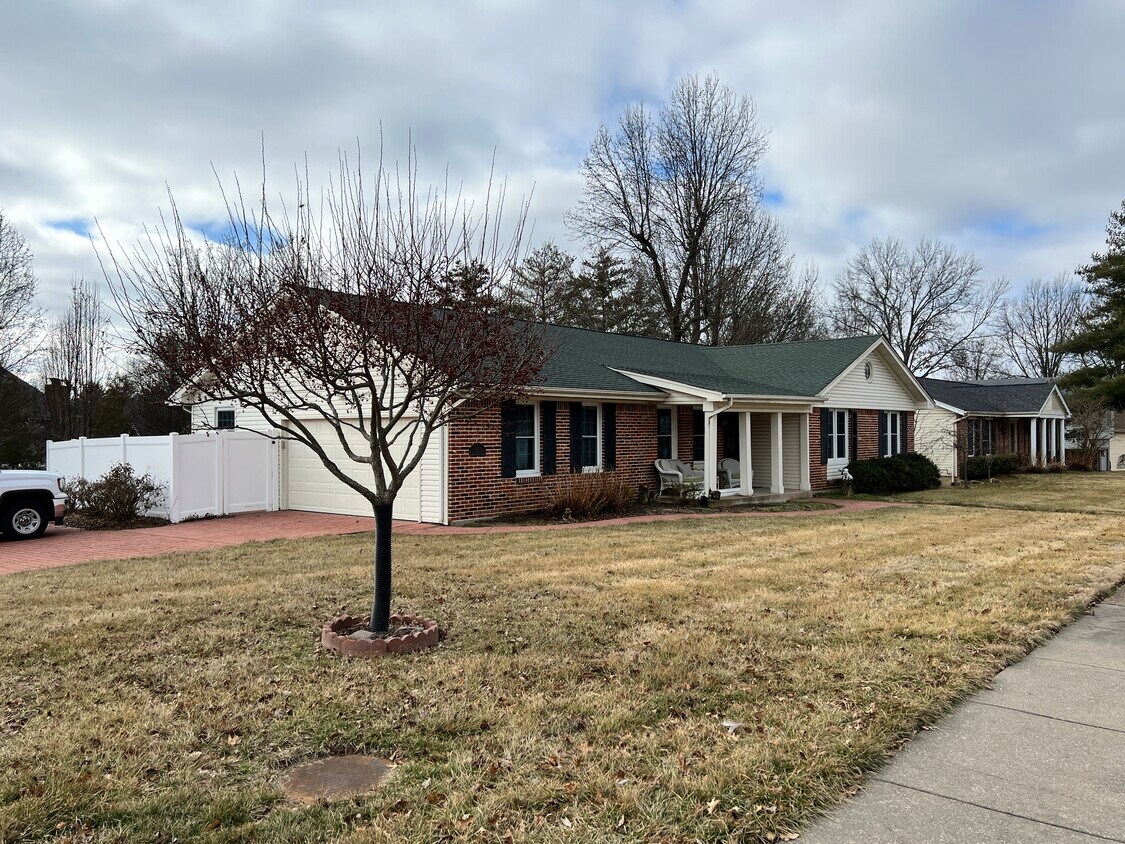 15014 Ridge Lake Dr, Chesterfield, MO 63017 House Rental in