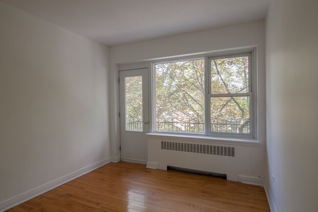 Building Photo - 10 Av. Rosemount