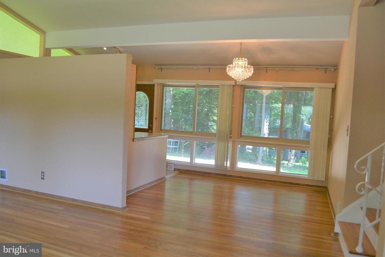 Primary Photo - 7700 Glenister Dr