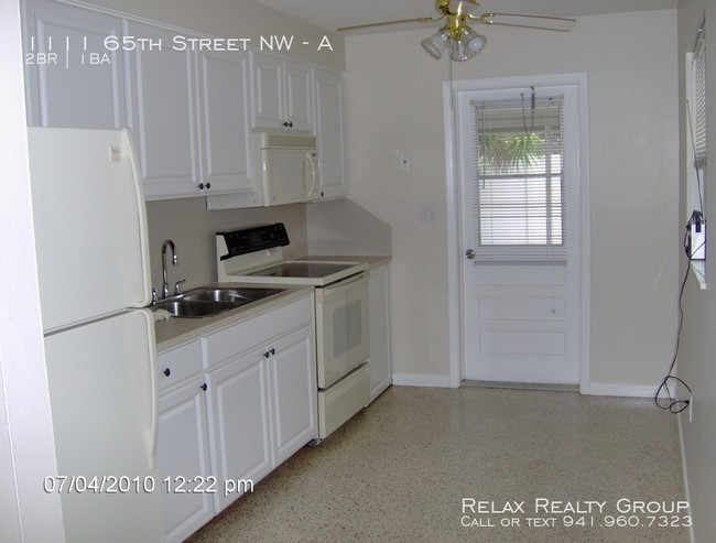 Building Photo - Charming 2bed/1bath duplex available