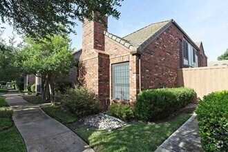 Building Photo - 17007 Vinland Dr