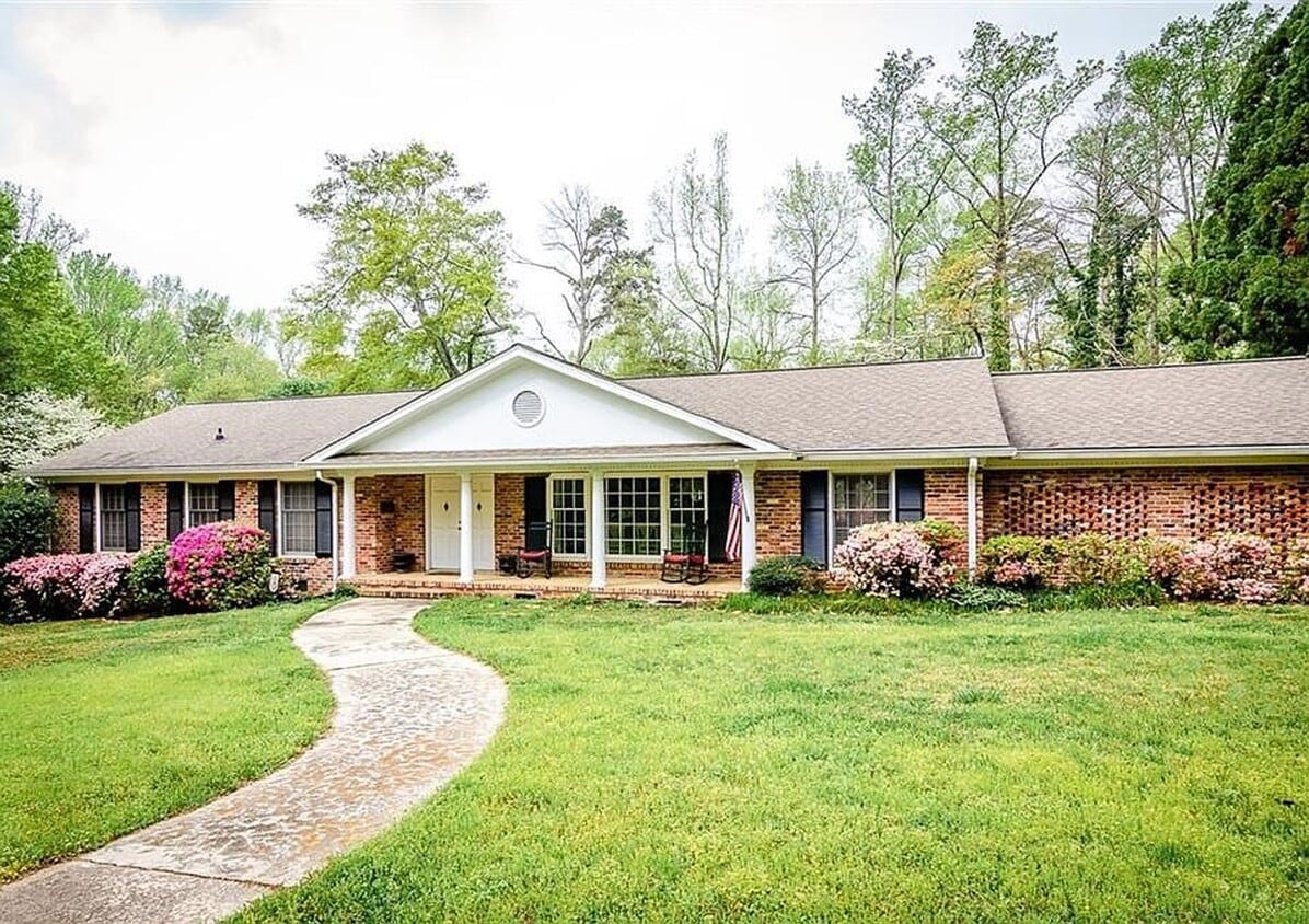 Primary Photo - Your Next Home Awaits – 4 Bedrooms, 2.5 Ba...