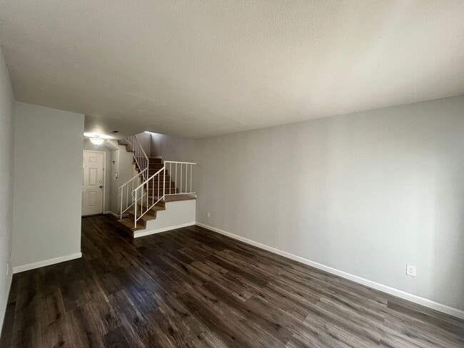 Building Photo - 2 Bed 2.5 Bath Townhome Available Now!! Sa...
