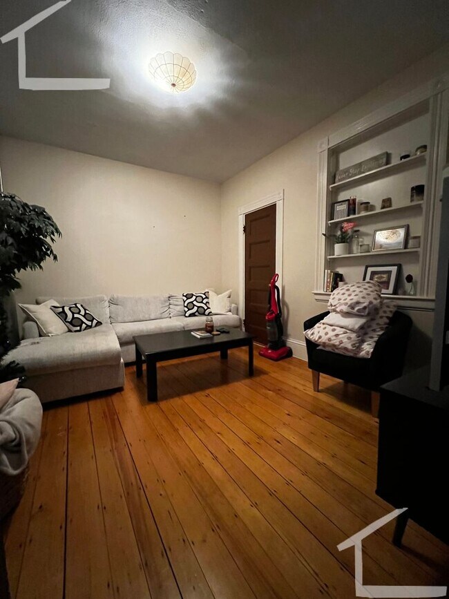 Foto del edificio - Unique Brookline Apartment