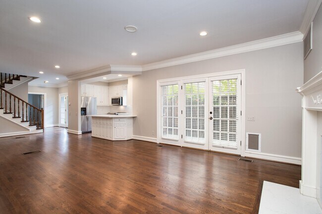 Building Photo - 4126 Lovers Ln