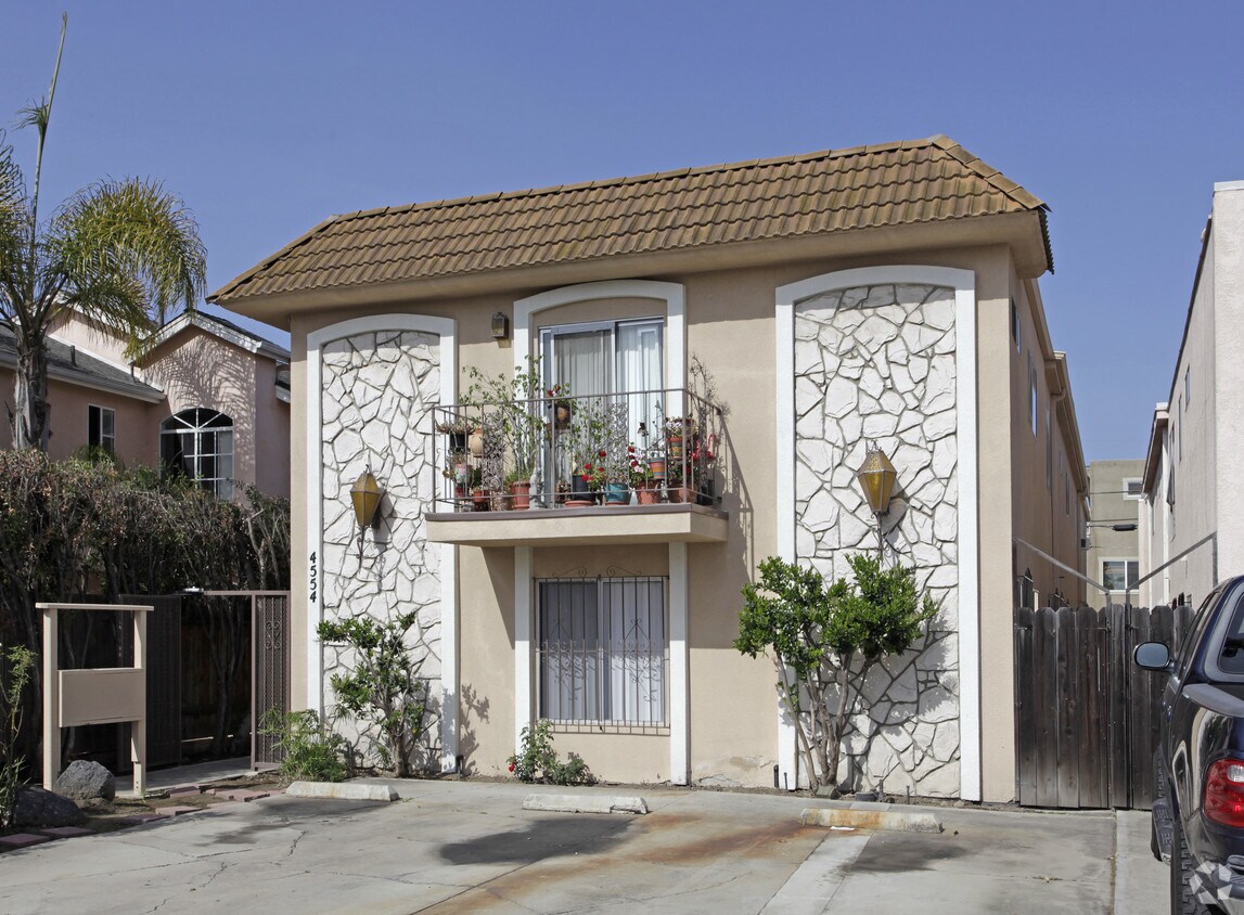 Primary Photo - 4554 Campus Ave