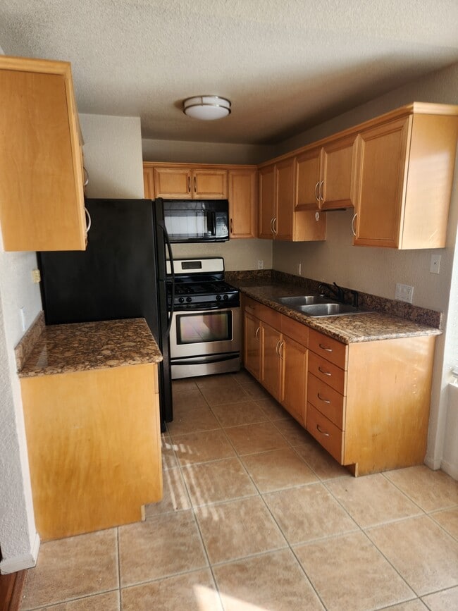 Building Photo - 311 Cottonwood Rd