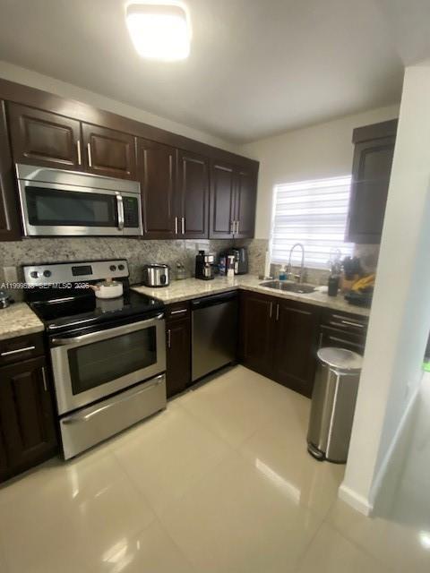 Building Photo - 6231 SW 138th Ct