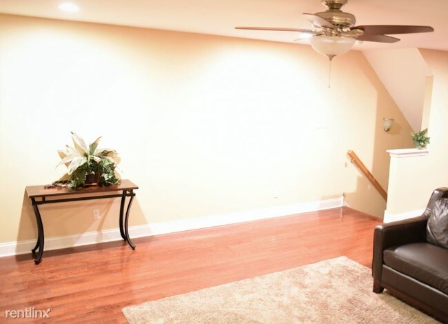 Building Photo - 3 br, 2.5 bath Townhome - 12 LUMBER LN