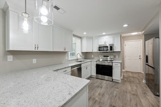Building Photo - 505 NW Forrest Pk Ct