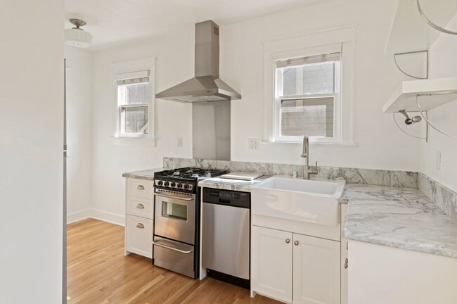 Foto del edificio - Adorable 1 bed / 1 bath Apartment in the Heart of Echo Park with In-Unit Laundry, Parking & Priva...