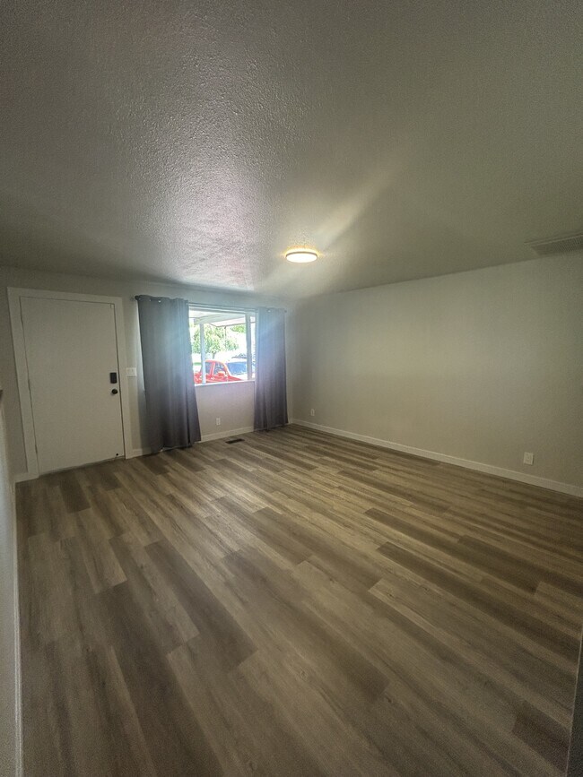 Foto del edificio - 1635 E 5th N