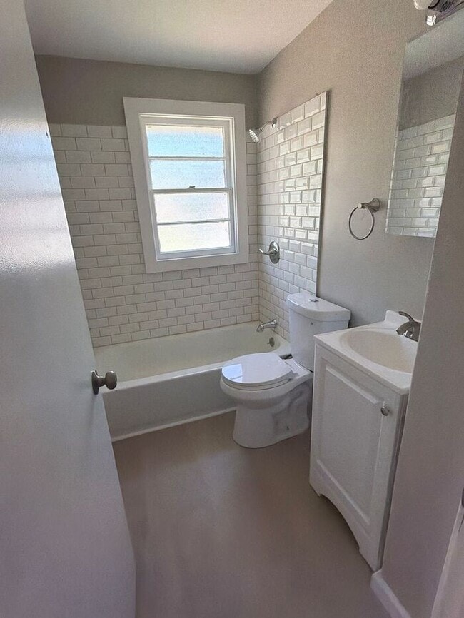 Building Photo - Charming 3-bedroom, 2-bathroom single-family