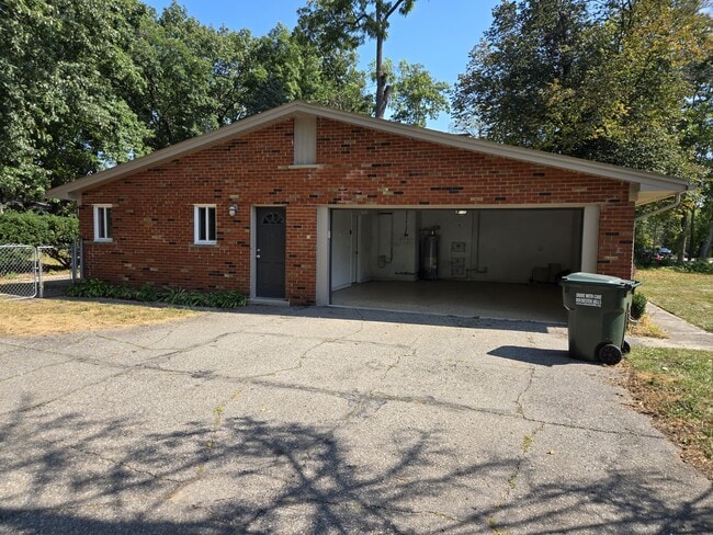 Building Photo - 240 Stark Rd