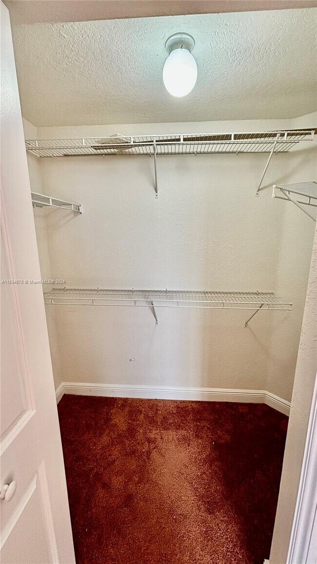 Foto del edificio - 2301 SW 27th Ave