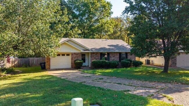 Building Photo - 81 Oak Forest Loop