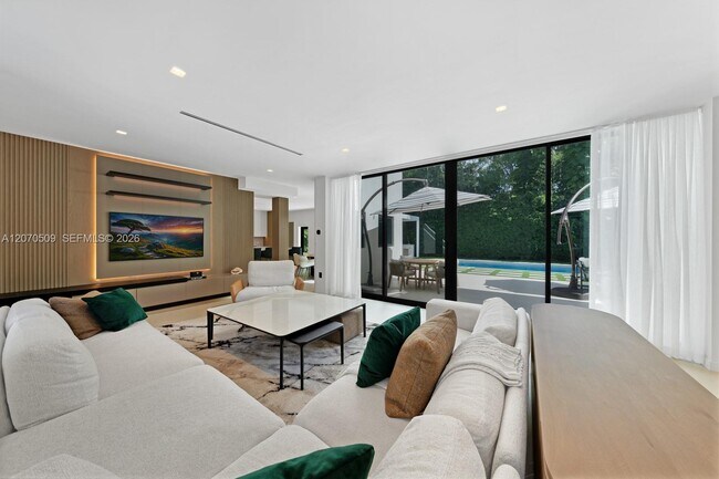 Foto del edificio - 921 NE 72nd St