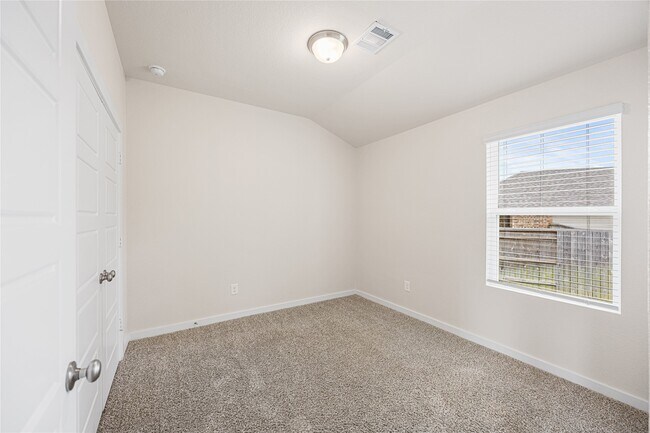 Foto del edificio - 7103 Blue Oak Dr