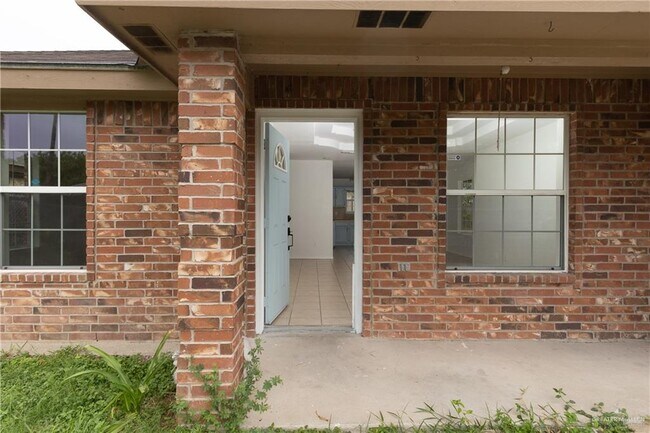Building Photo - 2123 Rebecca Dr