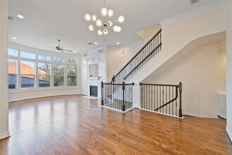 Building Photo - 1515 Hyde Park Blvd