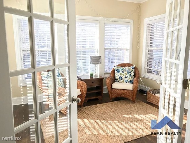 Foto del edificio - 2925 N Pine Grove Ave