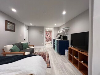 Building Photo - 416 Sepviva St