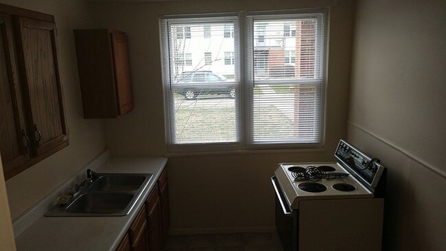 Building Photo - 139 Farragut Rd