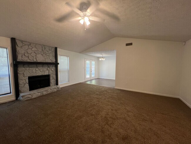 Foto del edificio - 7354 Tracy Ln