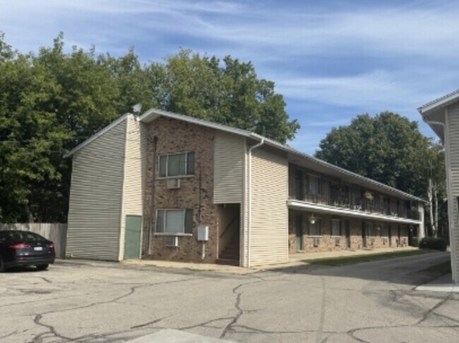 Building Photo - 1138 E Walnut St