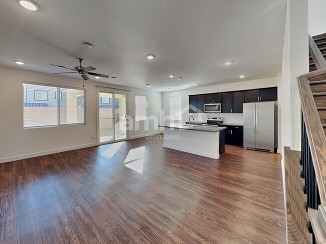 Foto del edificio - 9140 Taft Point Ct