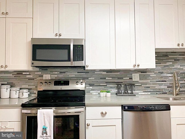 Foto del edificio - 8340 Greensboro Dr