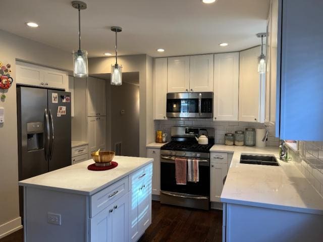 Building Photo - 3 bedroom in CHICAGO IL 60641