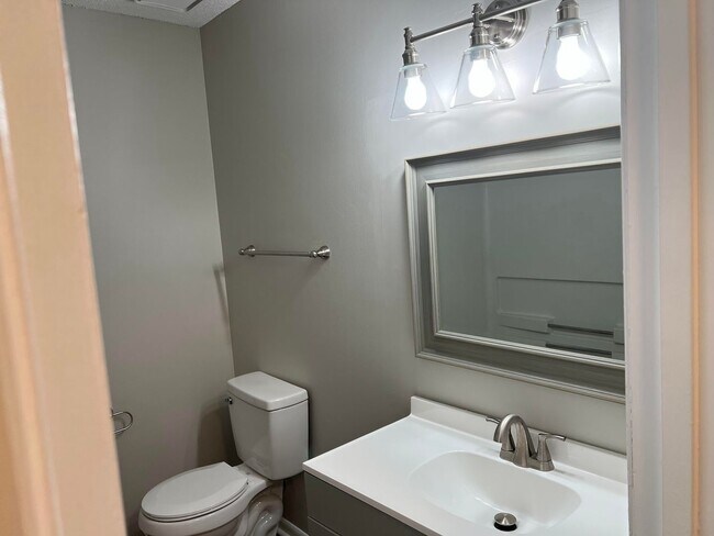 Building Photo - 1117 Magnolia St Apt 1-4